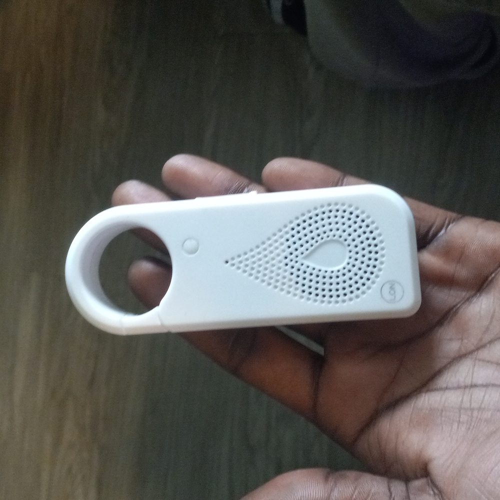 Clip on speaker